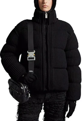 盟可睐Genius x 1017 ALYX 9SM冬季男女同款黑色羽绒服罗纹针织领 H209Y9B00001M1334999 Shop 盟可睐Genius x 1017 ALYX 9SM冬季男女同款黑色羽绒服罗纹针织领 H209Y9B00001M1334999