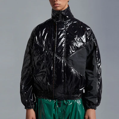 MONCLER GENIUS x Alicia Keys SS23 男女款黑色拉鍊細節羽絨外套 I109F1A00001M2946999 Lookbook MONCLER GENIUS x Alicia Keys SS23 男女款黑色拉鍊細節羽絨外套 I109F1A00001M2946999