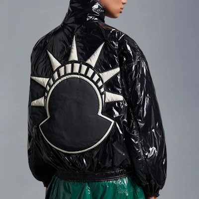 MONCLER GENIUS x Alicia Keys SS23 男女款黑色拉鍊細節羽絨外套 I109F1A00001M2946999 Shop MONCLER GENIUS x Alicia Keys SS23 男女款黑色拉鍊細節羽絨外套 I109F1A00001M2946999