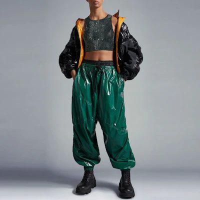 MONCLER GENIUS x Alicia Keys SS23 男女款黑色拉鍊細節羽絨外套 I109F1A00001M2946999 Purchase MONCLER GENIUS x Alicia Keys SS23 男女款黑色拉鍊細節羽絨外套 I109F1A00001M2946999