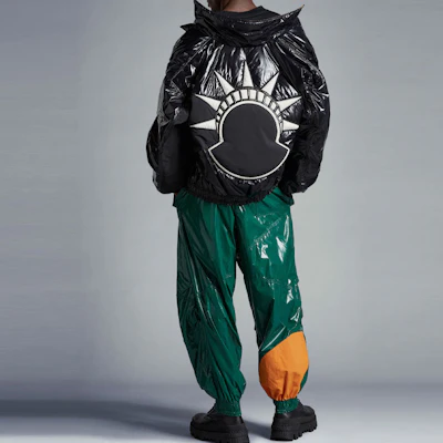 MONCLER GENIUS x Alicia Keys SS23 男女款黑色拉鍊細節羽絨外套 I109F1A00001M2946999 Details for MONCLER GENIUS x Alicia Keys SS23 男女款黑色拉鍊細節羽絨外套 I109F1A00001M2946999