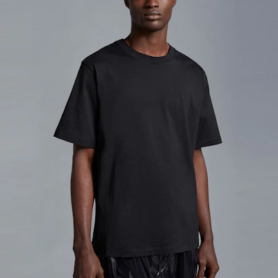 MONCLER GENIUS x Alicia Keys 男女同款黑色标志印花T恤 SS23 I109F8C0000389A44999 Lookbook MONCLER GENIUS x Alicia Keys 男女同款黑色标志印花T恤 SS23 I109F8C0000389A44999