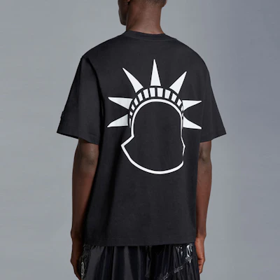 MONCLER GENIUS x Alicia Keys 男女同款黑色标志印花T恤 SS23 I109F8C0000389A44999 Shop MONCLER GENIUS x Alicia Keys 男女同款黑色标志印花T恤 SS23 I109F8C0000389A44999