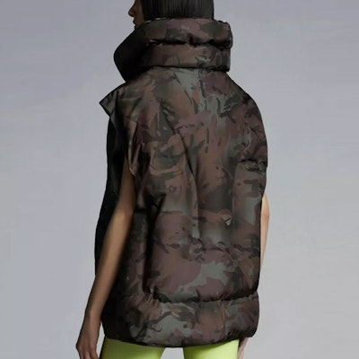 MONCLER GENIUS x DingYun Zhang SS22 男女同款棕色可翻转羽绒背心。 H109M1A00005M1865812 Shop MONCLER GENIUS x DingYun Zhang SS22 男女同款棕色可翻转羽绒背心。 H109M1A00005M1865812