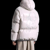 Shop MONCLER GENIUS x Fragment 藤原浩 Jeribe 白色亮面連帽羽絨外套 F209U1B51110549QA903