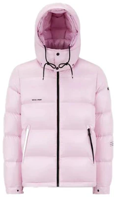 MONCLER GENIUS x FRGMT FW22 Rickey粉色菱格LOGO羽绒夹克男女同款. H209U1A00002M2149521 Buy MONCLER GENIUS x FRGMT FW22 Rickey粉色菱格LOGO羽绒夹克男女同款. H209U1A00002M2149521