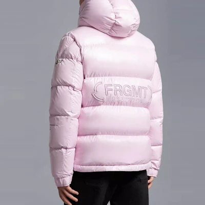 MONCLER GENIUS x FRGMT FW22 Rickey粉色菱格LOGO羽绒夹克男女同款. H209U1A00002M2149521 Purchase MONCLER GENIUS x FRGMT FW22 Rickey粉色菱格LOGO羽绒夹克男女同款. H209U1A00002M2149521