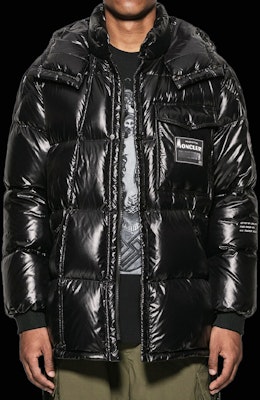 MONCLER GENIUS x FRGMT Hiroshi Fujiwara Chaqueta Negra Impermeable con Capucha 09U1B5021068950999 Lookbook MONCLER GENIUS x FRGMT Hiroshi Fujiwara Chaqueta Negra Impermeable con Capucha 09U1B5021068950999