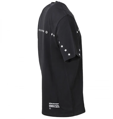 MONCLER GENIUS x FRGMT Hiroshi Fujiwara Logo Print Black T-Shirt. 8C000038392B999 Shop MONCLER GENIUS x FRGMT Hiroshi Fujiwara Logo Print Black T-Shirt. 8C000038392B999