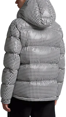 Chaqueta Corta Acolchada Unisex MONCLER GENIUS x FRGMT Hiroshi Fujiwara SS23. I209U1A00002M3077F90 Shop Chaqueta Corta Acolchada Unisex MONCLER GENIUS x FRGMT Hiroshi Fujiwara SS23. I209U1A00002M3077F90