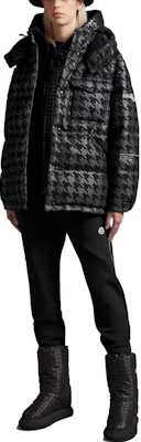 MONCLER GENIUS x FRGMT SS23 黑色印花男女短版羽絨外套. I209U1A00008M3083F99 Details for MONCLER GENIUS x FRGMT SS23 黑色印花男女短版羽絨外套. I209U1A00008M3083F99