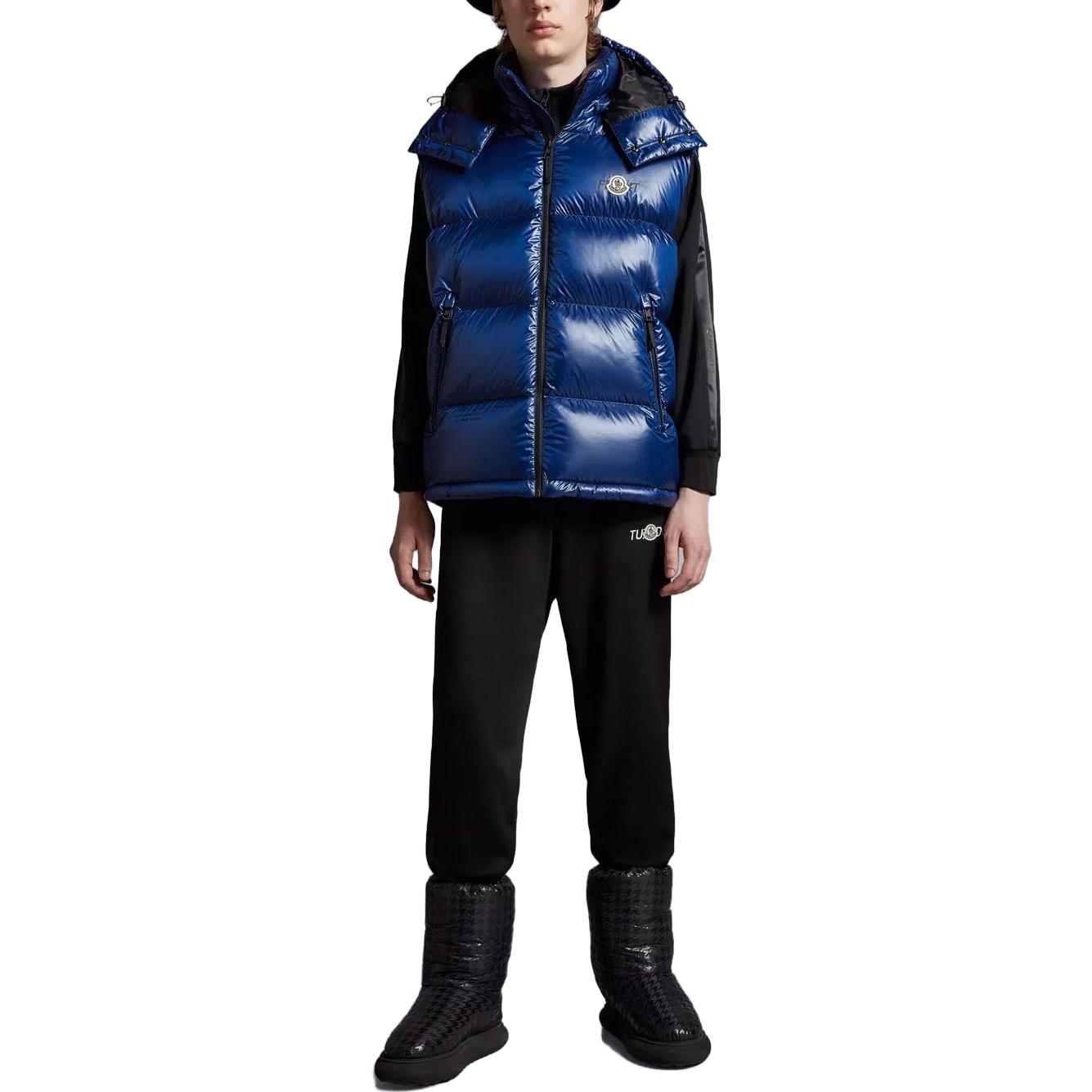 Lookbook MONCLER GENIUS x 藤原浩FRGMT标志连帽羽绒马甲 男女蓝色. I209U1A00009M3078727