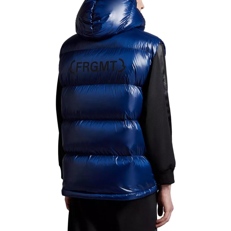 Shop MONCLER GENIUS x 藤原浩FRGMT标志连帽羽绒马甲 男女蓝色. I209U1A00009M3078727