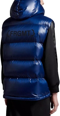 MONCLER GENIUS x 藤原浩FRGMT标志连帽羽绒马甲 男女蓝色. I209U1A00009M3078727 Shop MONCLER GENIUS x 藤原浩FRGMT标志连帽羽绒马甲 男女蓝色. I209U1A00009M3078727