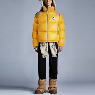 MONCLER GENIUS x PALM ANGELS FW21 Jaket Musim Dingin Logo Ski Kuning. G209L1A00015M1352105 Lookbook MONCLER GENIUS x PALM ANGELS FW21 Jaket Musim Dingin Logo Ski Kuning. G209L1A00015M1352105