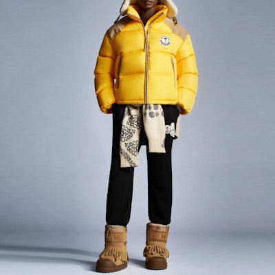 MONCLER GENIUS x PALM ANGELS FW21 Jaket Musim Dingin Logo Ski Kuning. G209L1A00015M1352105 Shop MONCLER GENIUS x PALM ANGELS FW21 Jaket Musim Dingin Logo Ski Kuning. G209L1A00015M1352105