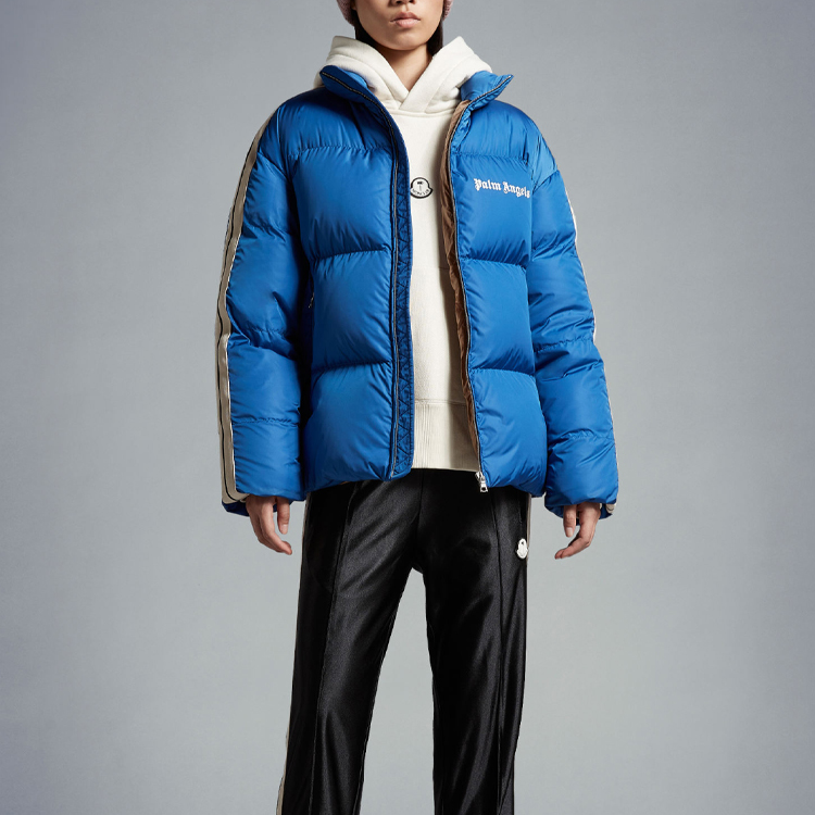 Lookbook MONCLER GENIUS x Palm Angels FW22 Jaket Pendek Logo Cetak Biru Unisex. H209L1A00016M2563756