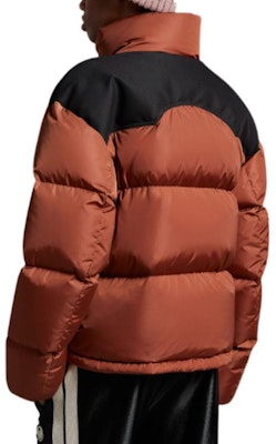 MONCLER GENIUS x PALM ANGELS FW22 Nevin 棕色羽絨外套 男女通用款 H209L1A00002M2341370 Shop MONCLER GENIUS x PALM ANGELS FW22 Nevin 棕色羽絨外套 男女通用款 H209L1A00002M2341370