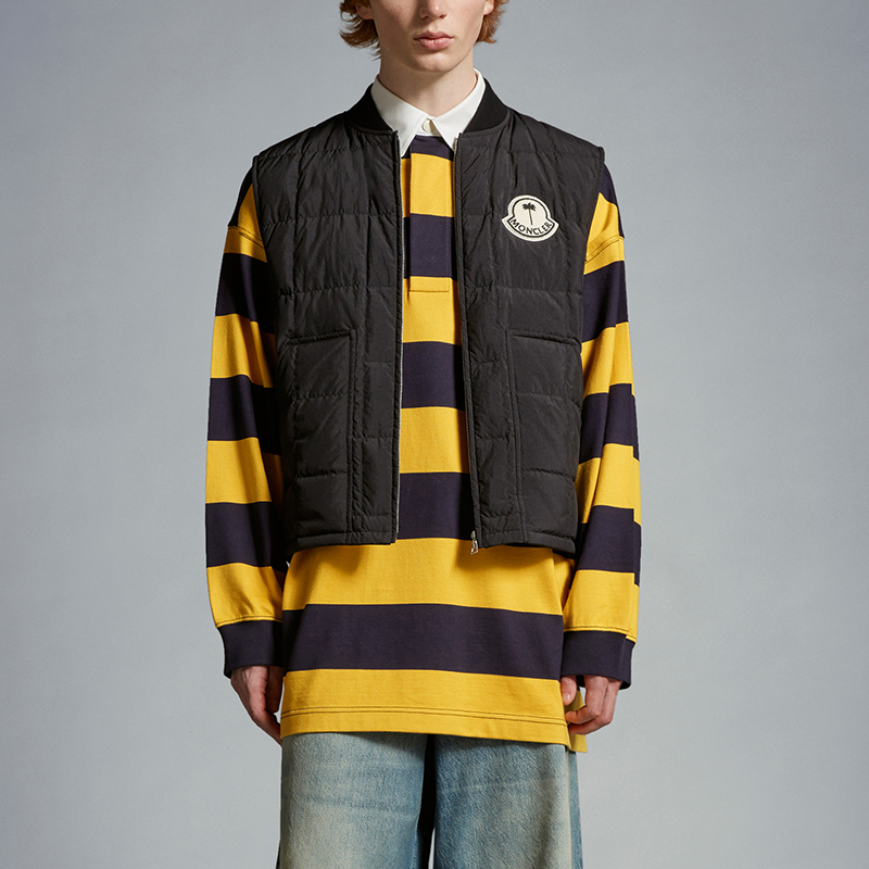 Shop MONCLER GENIUS x PALM ANGELS FW23 黑色尼龙复古拉链男女同款马甲。 I209L1A00011M3377999