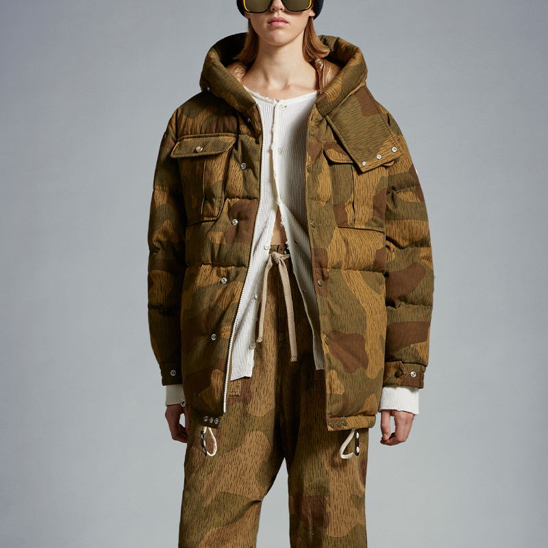 Lookbook Chaqueta Acolchada con Capucha MONCLER GENIUS x PALM ANGELS FW23 Camo Marrón Unisex I209L1A00018M3766F28