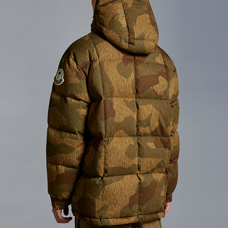 Shop Chaqueta Acolchada con Capucha MONCLER GENIUS x PALM ANGELS FW23 Camo Marrón Unisex I209L1A00018M3766F28