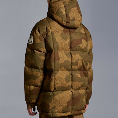 MONCLER GENIUS x PALM ANGELS FW23迷彩高領連帽羽絨外套棕色男女款 I209L1A00018M3766F28 Shop MONCLER GENIUS x PALM ANGELS FW23迷彩高領連帽羽絨外套棕色男女款 I209L1A00018M3766F28
