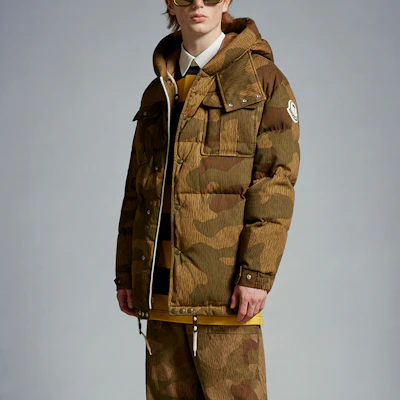 MONCLER GENIUS x PALM ANGELS FW23迷彩高領連帽羽絨外套棕色男女款 I209L1A00018M3766F28 Details for MONCLER GENIUS x PALM ANGELS FW23迷彩高領連帽羽絨外套棕色男女款 I209L1A00018M3766F28