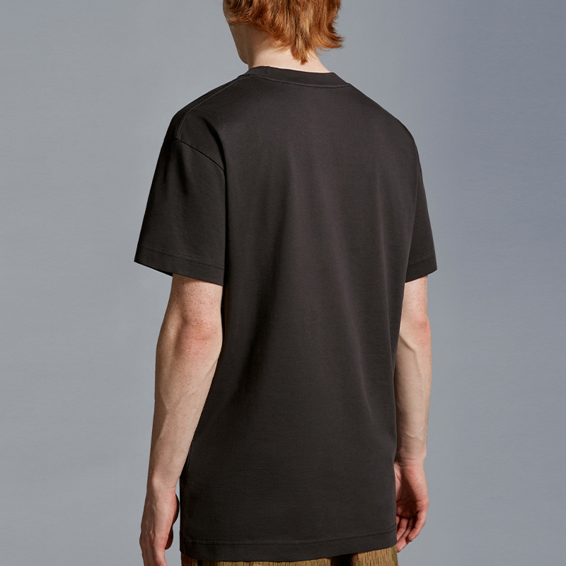 Shop MONCLER GENIUS x Palm Angels FW23 男女同款標誌棉質黑色T恤 I209L8C00003M3568999