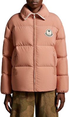 MONCLER GENIUS x PALM ANGELS 粉色尼龍羽絨外套 FW23 中性復古風格 I209L1A00002M337750M Lookbook MONCLER GENIUS x PALM ANGELS 粉色尼龍羽絨外套 FW23 中性復古風格 I209L1A00002M337750M