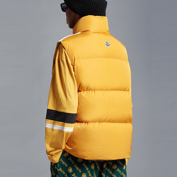 Shop Chaleco Unisex Acolchado MONCLER GENIUS x Palm Angels Amarillo Logo. H209L1A00015M2563125