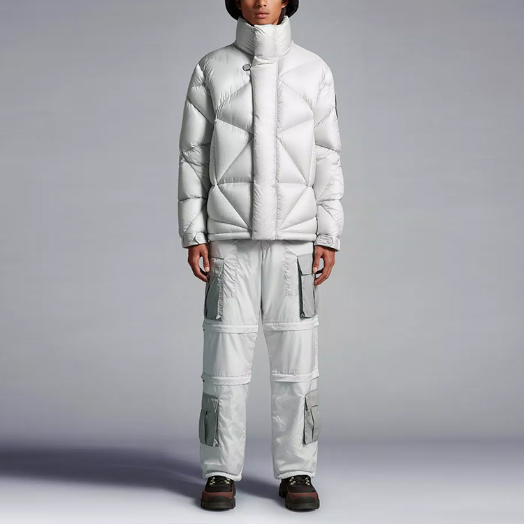 Lookbook MONCLER GENIUS x Pharrell 2023冬季滑雪季灰色男士羽绒尼龙夹克 I209R1A00004M359490B