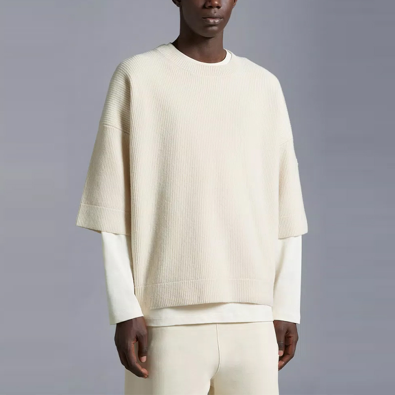 Shop MONCLER GENIUS x Roc Nation SS24 白色七分袖圆领毛衣。 I209W9C00001M1115034