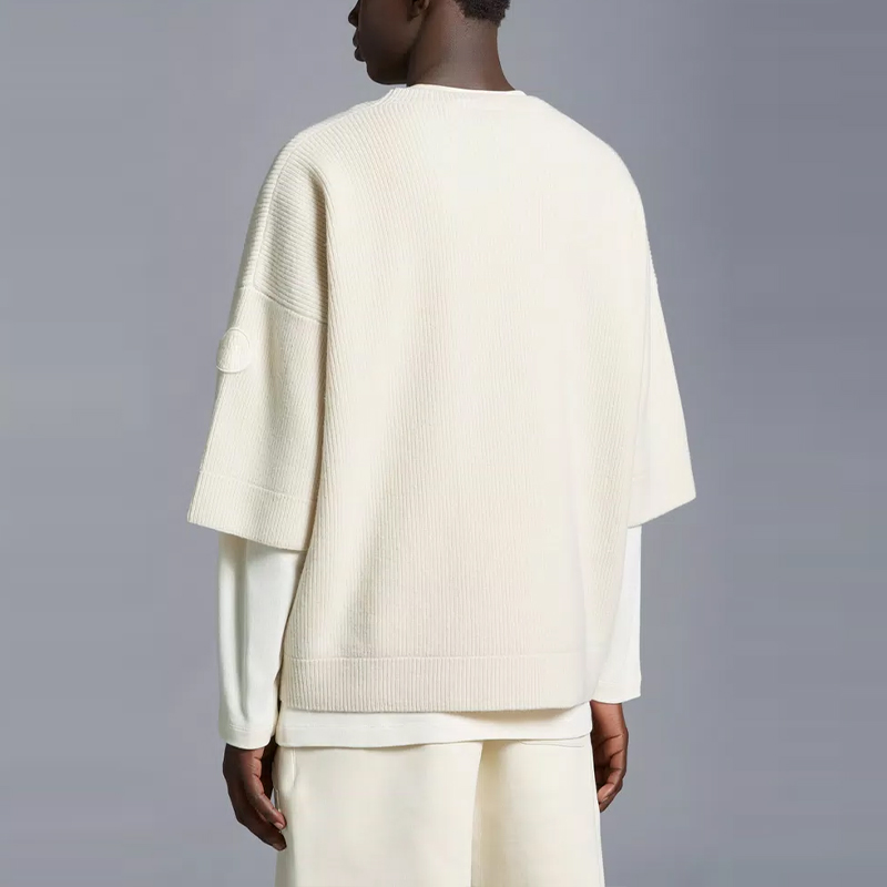 Purchase MONCLER GENIUS x Roc Nation SS24 白色七分袖圆领毛衣。 I209W9C00001M1115034