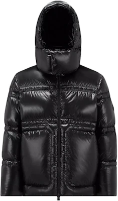 Moncler Jaket Puffer Glossy dengan Hood Unisex Hitam I20911A00011595GJ999 Order Moncler Jaket Puffer Glossy dengan Hood Unisex Hitam I20911A00011595GJ999