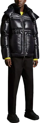 Moncler Jaket Puffer Glossy dengan Hood Unisex Hitam I20911A00011595GJ999 Lookbook Moncler Jaket Puffer Glossy dengan Hood Unisex Hitam I20911A00011595GJ999