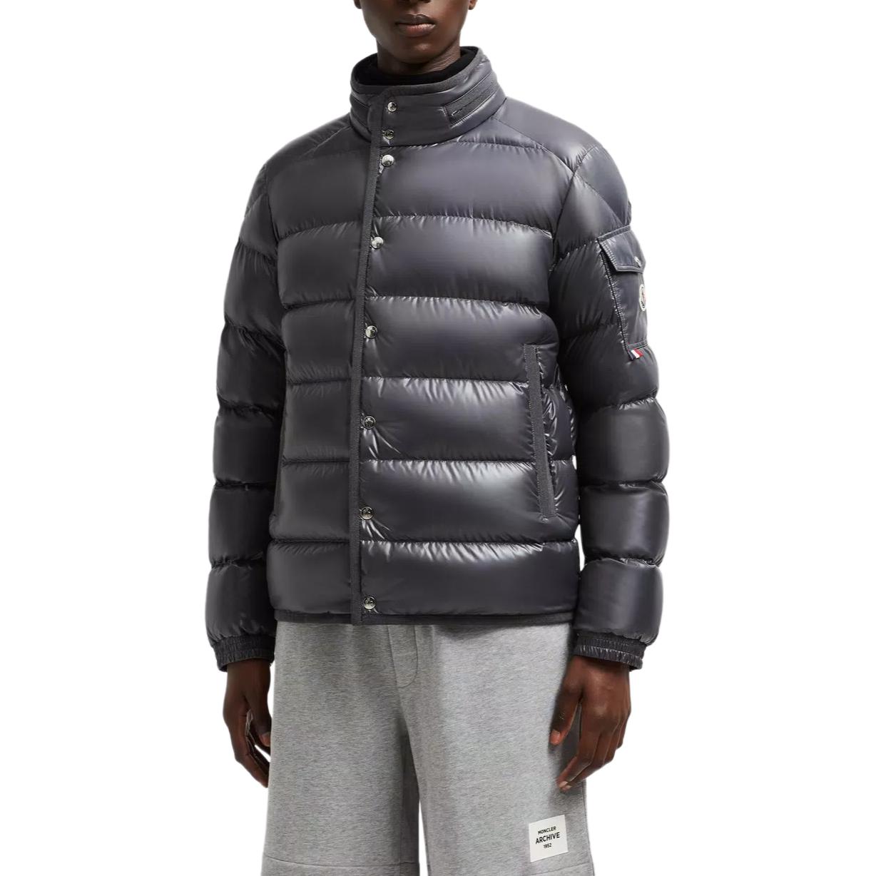 Moncler Gourette FW24 Unisex Down Jacket Short Puffer Deep Gray with Logo. J20911A00064595ZJ920 圖 5