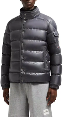 Moncler Gourette FW24 男女羽絨短版外套 深灰配Logo. J20911A00064595ZJ920 Purchase Moncler Gourette FW24 男女羽絨短版外套 深灰配Logo. J20911A00064595ZJ920