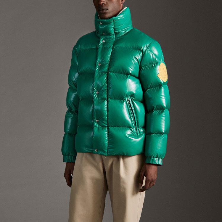 Moncler Green Down Jacket with Logo Patch 0921A5310068950845 圖 3