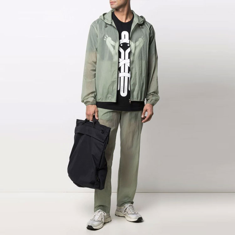 Moncler Green Hooded Jacket with Graphic Back and Drawstring Design. 1A00018539UT810 圖 4