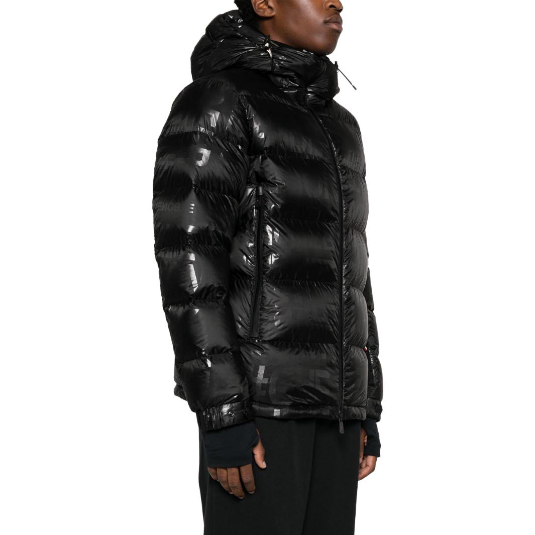 Shop Moncler Grenoble Jaket Hitam Dengan Tudung dan Cetakan Logo. I20971A000535971Z