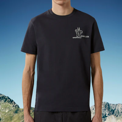 Moncler Grenoble Kaos Pendek Crewneck Navy Blue. J10978C0000283927773 Lookbook Moncler Grenoble Kaos Pendek Crewneck Navy Blue. J10978C0000283927773