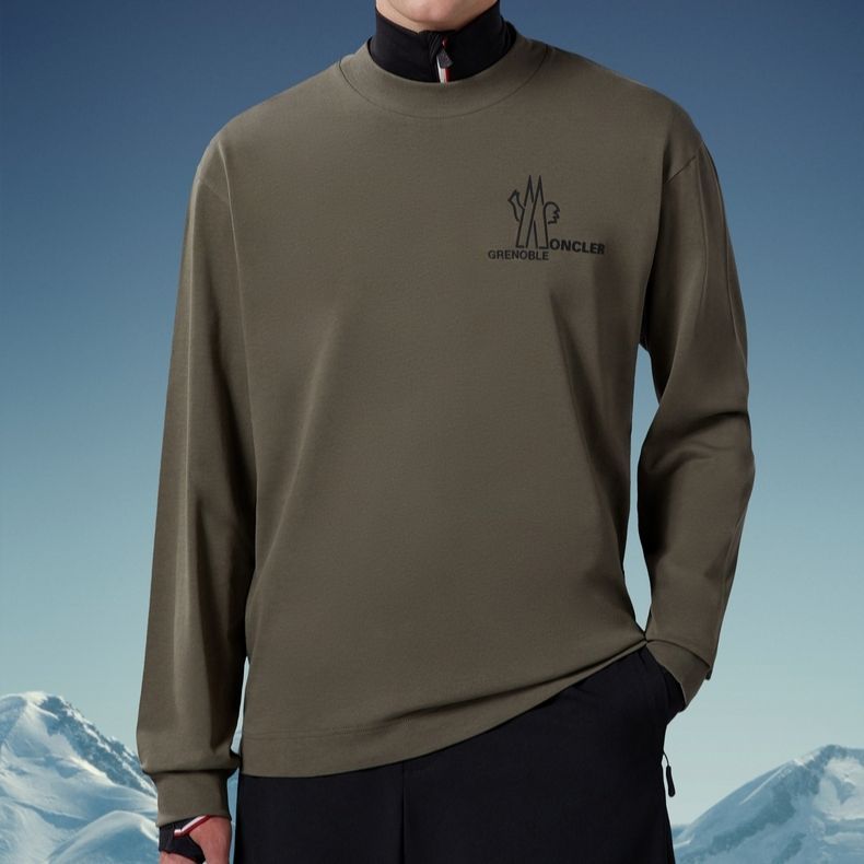 Lookbook Moncler Grenoble  Solid Crewneck Long Sleeve T-Shirt Dark Green. I20978D0000183927830