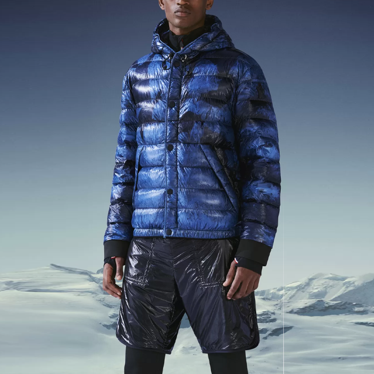 Shop 몽클레르 그레노블 찰로스 추상 프린트 후드 패딩 재킷 블루 FW21. G20971A51810M1246718