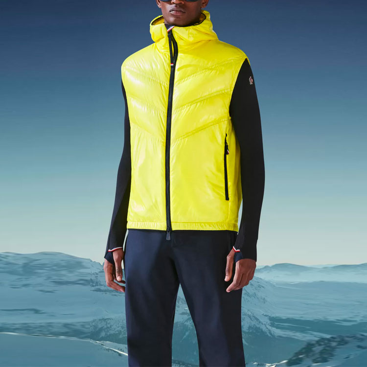 Shop モンクレール グルノーブル FW21 ロゴ スキーダウンベストフーディー G20971A0000653A7B107