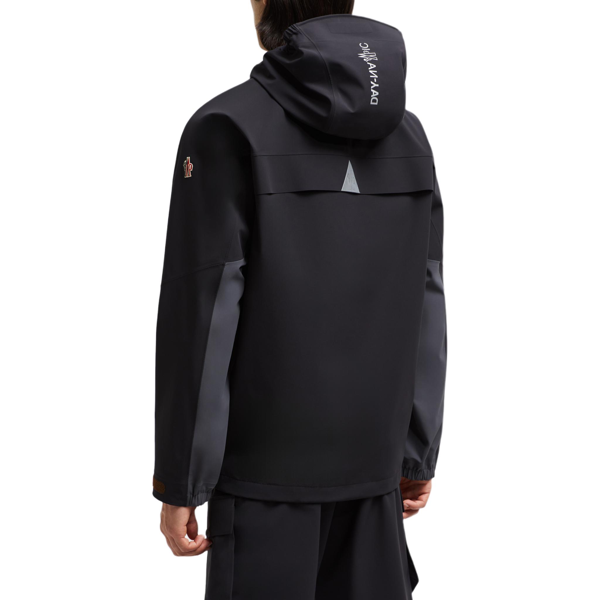 Shop Moncler Grenoble FW24 黑色防水防風反光連帽外套 J20971A00001597FA999