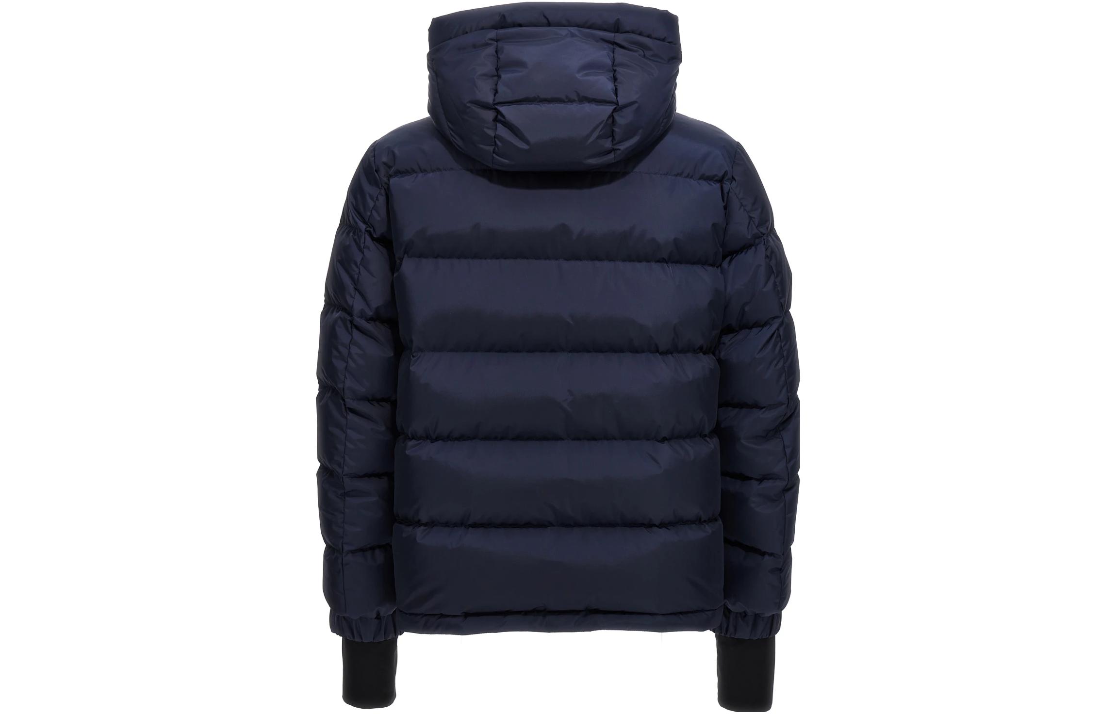 Lookbook Moncler Grenoble Isorno Jaket Biru dengan Hoodie & Tulisan. 1A000155399E764