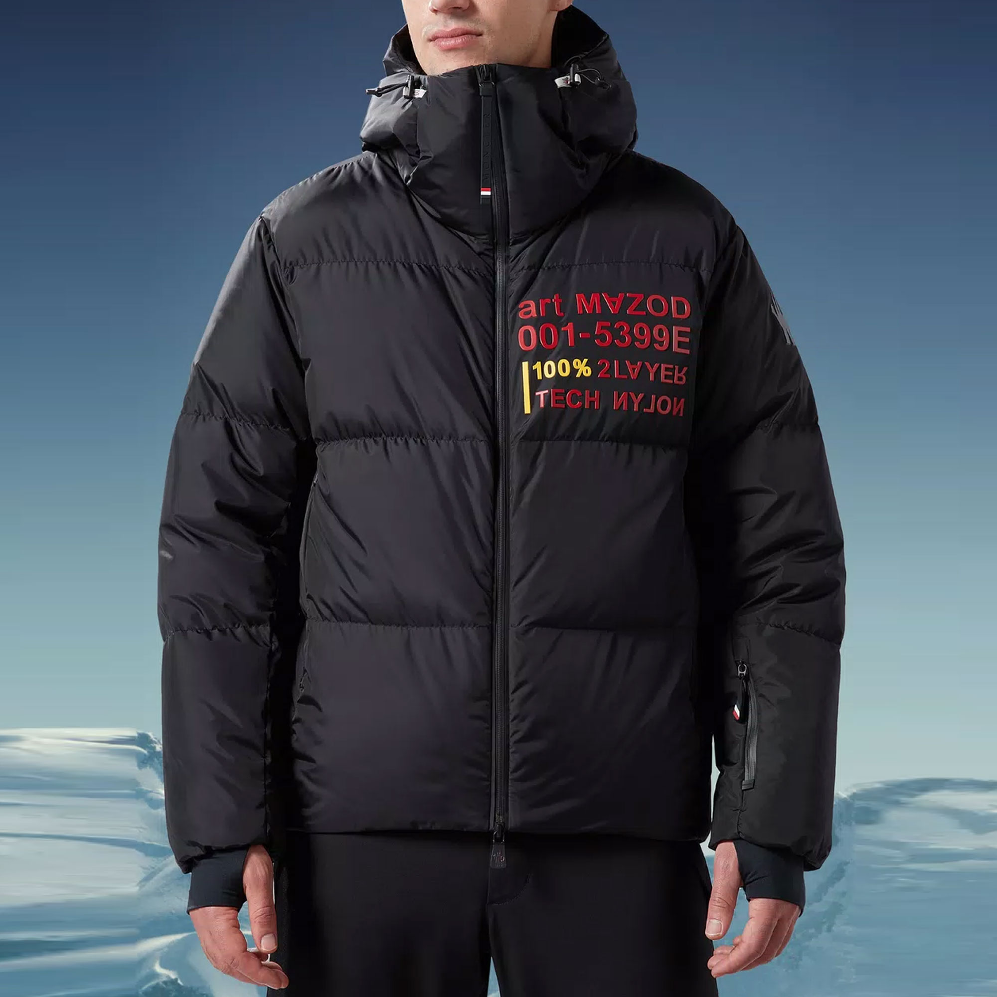Lookbook Chaqueta con capucha Moncler Grenoble Isorno FW22 Hombre logo estampado. H20971A000665399E999