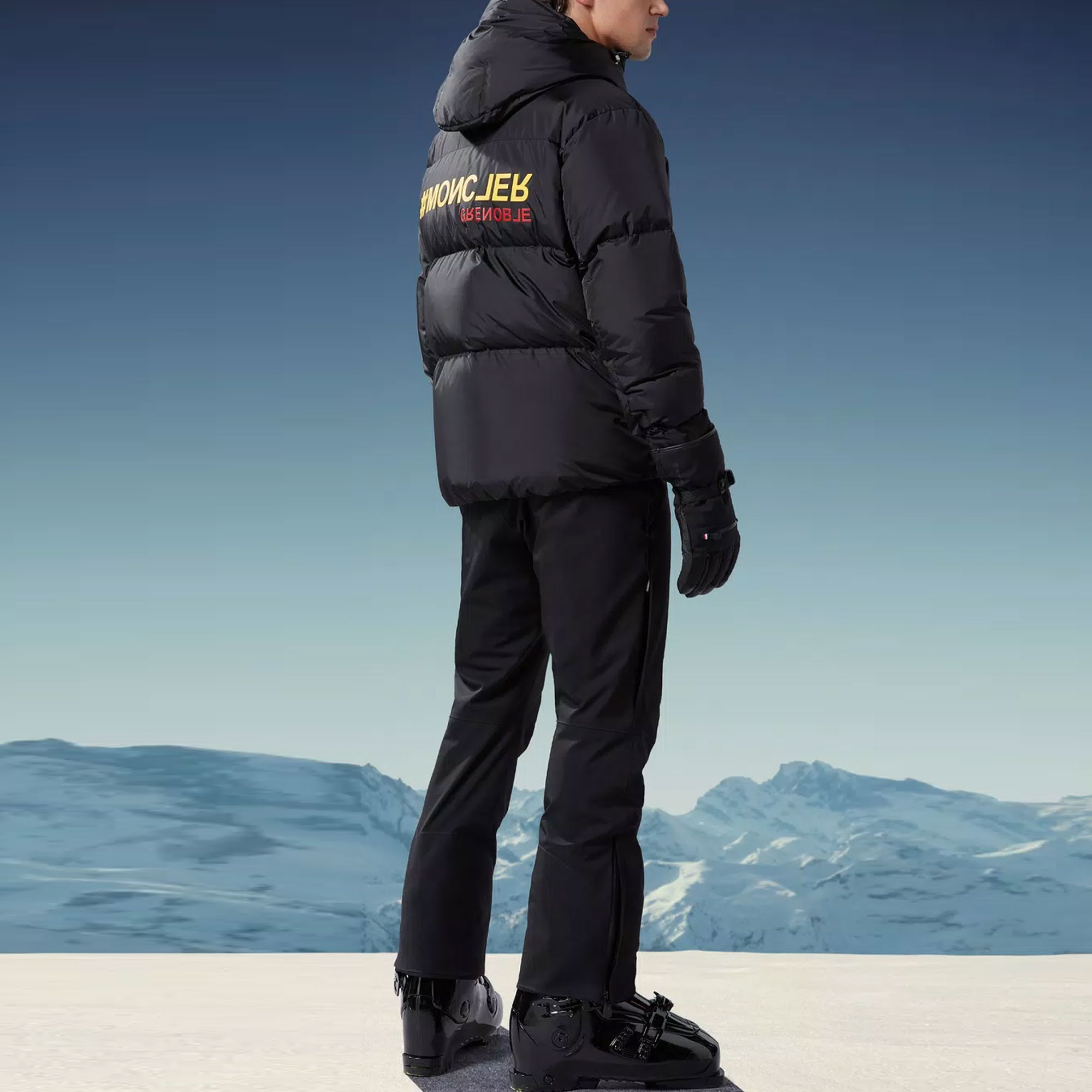 Shop Chaqueta con capucha Moncler Grenoble Isorno FW22 Hombre logo estampado. H20971A000665399E999