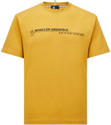 Moncler Grenoble Kaos Oversized Logo Crewneck Kuning. J20978C0000183927123 Buy Moncler Grenoble Kaos Oversized Logo Crewneck Kuning. J20978C0000183927123