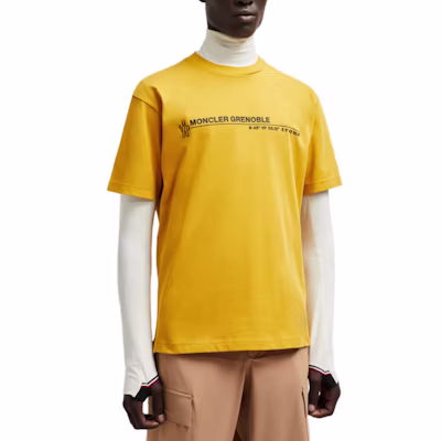 Moncler Grenoble Kaos Oversized Logo Crewneck Kuning. J20978C0000183927123 Lookbook Moncler Grenoble Kaos Oversized Logo Crewneck Kuning. J20978C0000183927123